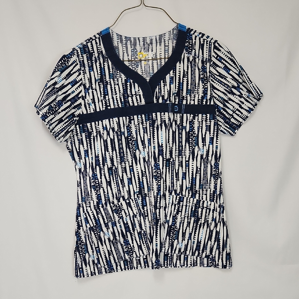 Wonder Flex Blue and White Patterned Scrub Top, Medium